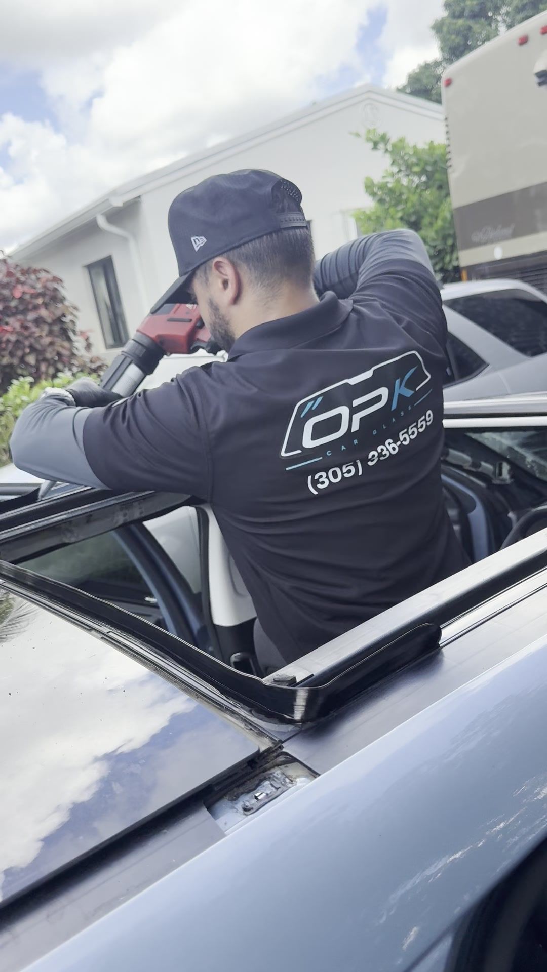Technician setting the sunroof glass on the Ioniq 5