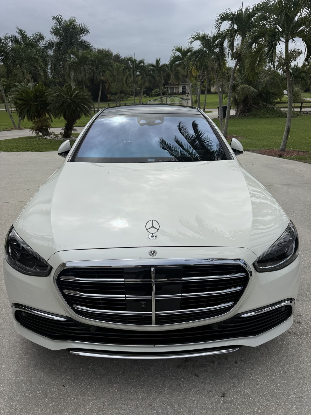 Mercedes S-Class with the damaged windshield, before